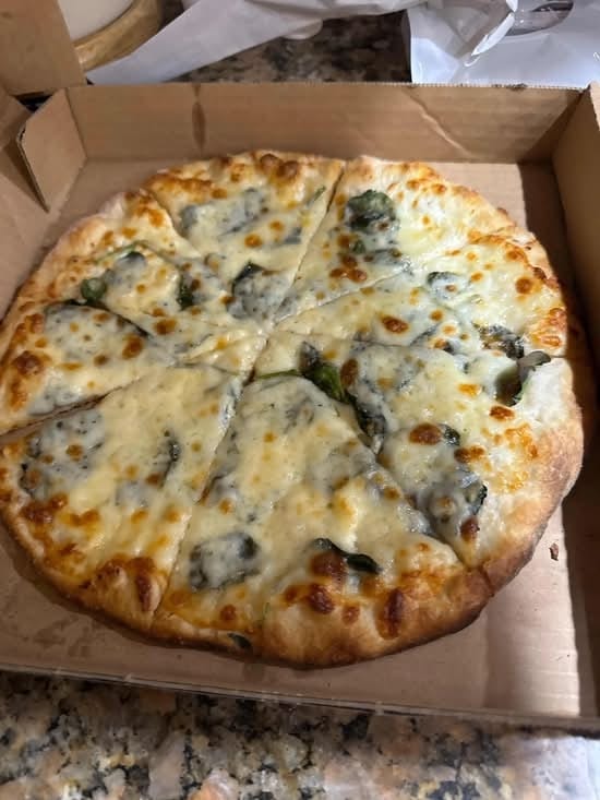 Ricotta, Mozzarella & Spinach Pizza (Small 10").
