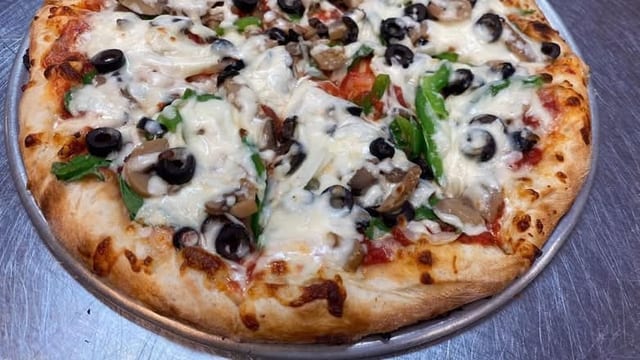 Vegetarian Deluxe Pizza (Rectangular 16"x24").