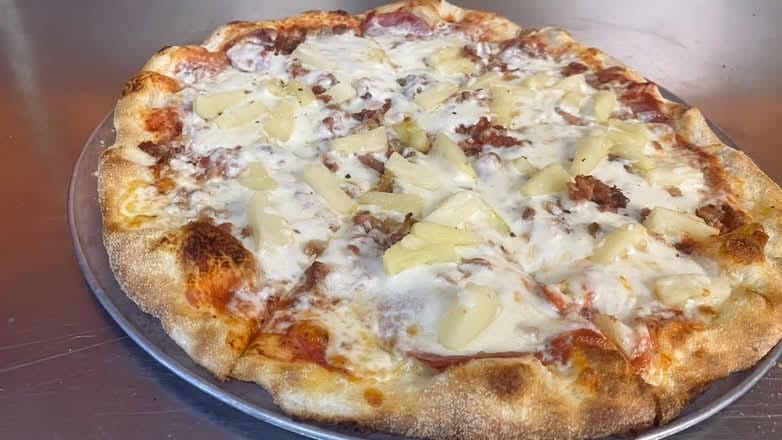 Hawaiian Pizza (Round 21").