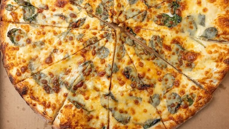 Ricotta, Mozzarella & Spinach Pizza (Round 21").